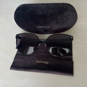 AUTHENTIC Stylish TOM FORD Black 62mm Round Cat Eye Sunglasses with case